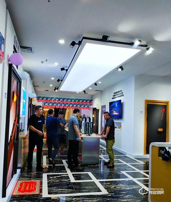 中國(guó)智能鎖網(wǎng)祝賀：忠恒高配智能門(mén)鎖淄博旗艦店迎開(kāi)門(mén)紅