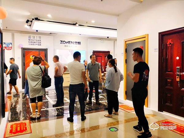 中國(guó)智能鎖網(wǎng)祝賀：忠恒高配智能門(mén)鎖淄博旗艦店迎開(kāi)門(mén)紅