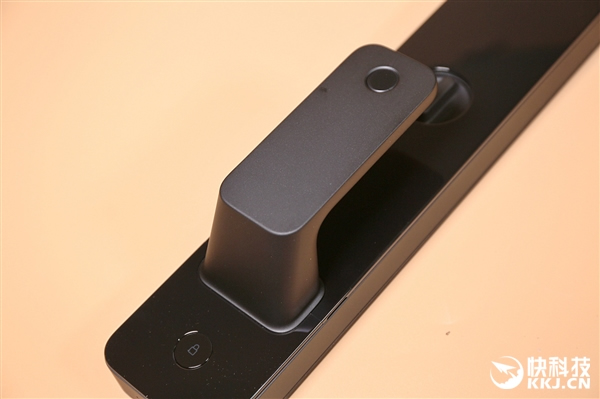 小米首款高端全自動智能鎖圖賞，1699元一觸即開門