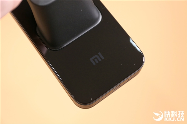 小米首款高端全自動智能鎖圖賞，1699元一觸即開門