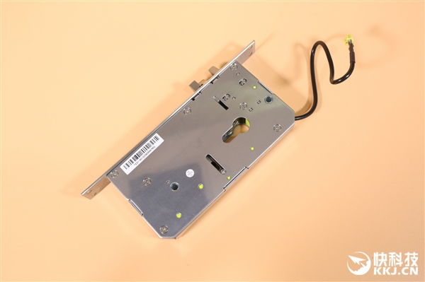 小米首款高端全自動智能鎖圖賞，1699元一觸即開門