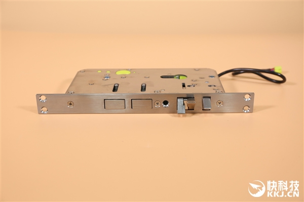 小米首款高端全自動智能鎖圖賞，1699元一觸即開門