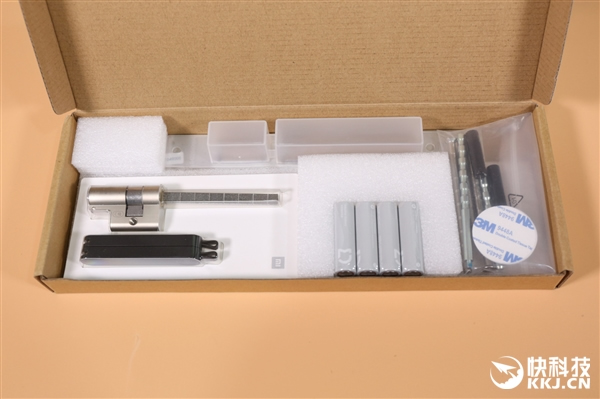 小米首款高端全自動智能鎖圖賞，1699元一觸即開門