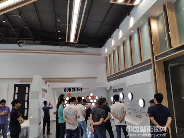 重磅再襲!曼申 & 360智能安全門鎖銷售及服務(wù)研討會隆重召開! 重磅再襲!曼申 & 360智能安全門鎖銷售及服務(wù)研討會隆重召開!