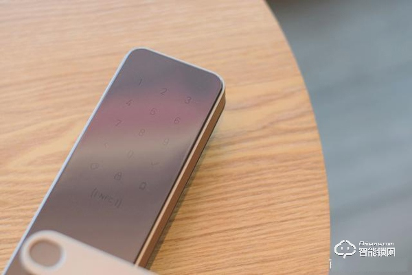 全新配色,小米推出新品智能門(mén)鎖,僅1399 全新配色,小米推出新品智能門(mén)鎖,僅1399