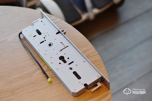 全新配色,小米推出新品智能門(mén)鎖,僅1399 全新配色,小米推出新品智能門(mén)鎖,僅1399