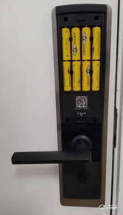 選擇華為智卡青稞智能指紋鎖，裝修煥新享受生活！