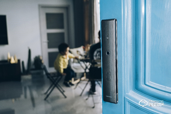 沒有門把手怎么開/鎖門？聯想智能門鎖A1能幫你體驗到