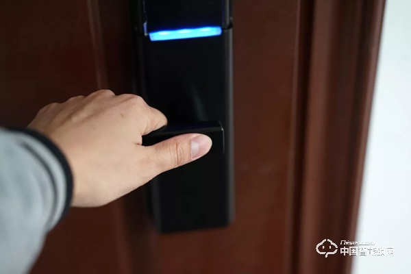 實際測評：亞太天能指紋鎖v1w 展現智能鎖的安全便捷