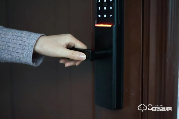 實際測評：亞太天能指紋鎖v1w 展現智能鎖的安全便捷