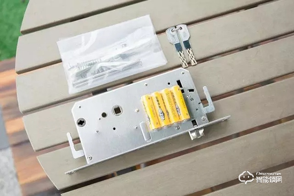 開箱評測 | 創(chuàng)米小白智能門鎖C1，讓每個家庭因科技而幸福