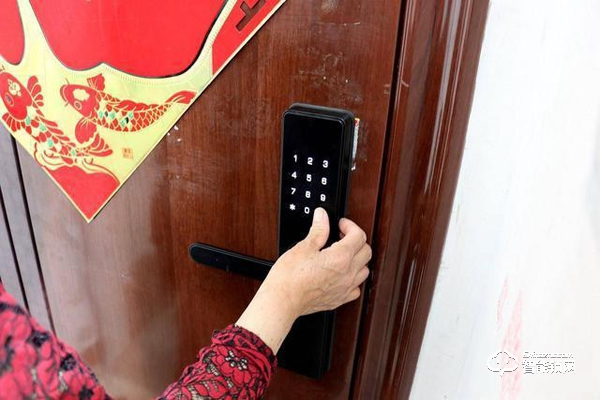 小益E206指紋鎖使用測評 千元鎖表現更出色