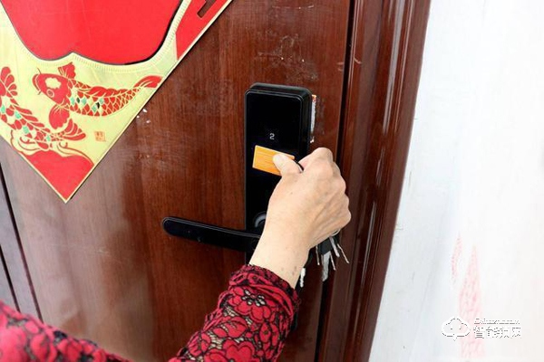 小益E206指紋鎖使用測評 千元鎖表現更出色