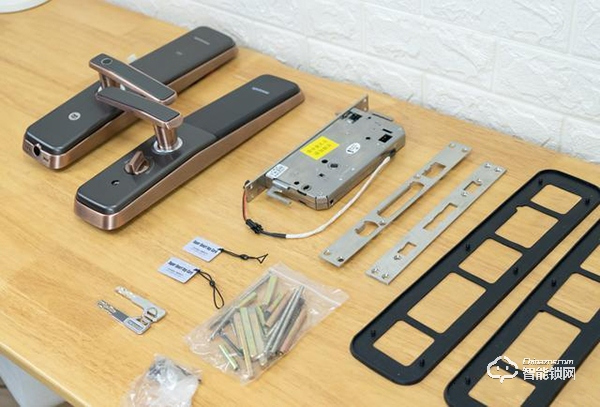 C級鎖芯，6種方式開門，斑點貓W500指紋鎖深度測評