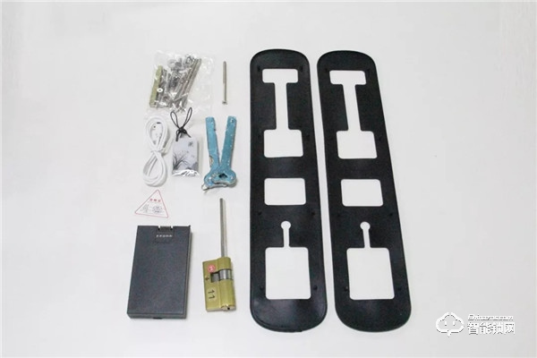 人臉鎖市場實力黑馬！聯合二號人臉識別全自動智能鎖開箱圖賞