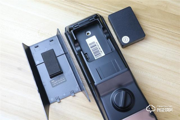 TCL智能鎖實力攪局，外觀新穎別樹一幟，一鍵開關更方便