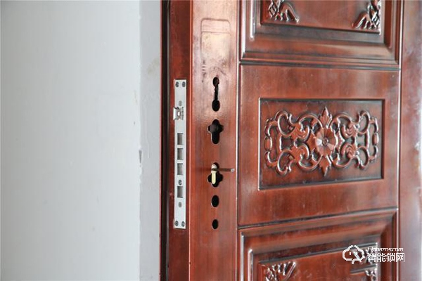 TCL智能鎖實力攪局，外觀新穎別樹一幟，一鍵開關更方便