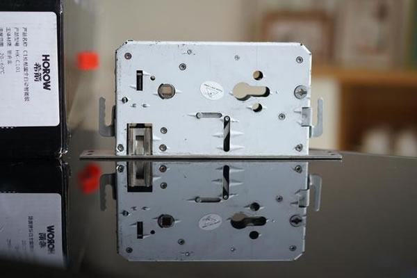 便捷安全兩不誤，希箭C1炫酷黑全自動智能鎖入手記