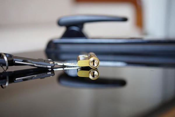 便捷安全兩不誤，希箭C1炫酷黑全自動智能鎖入手記