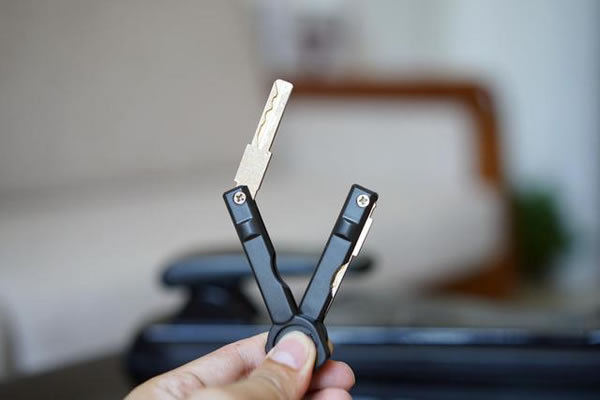 便捷安全兩不誤，希箭C1炫酷黑全自動智能鎖入手記