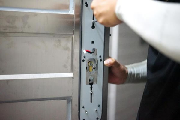 便捷安全兩不誤，希箭C1炫酷黑全自動智能鎖入手記