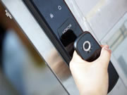 便捷安全兩不誤，希箭C1炫酷黑全自動智能鎖入手記