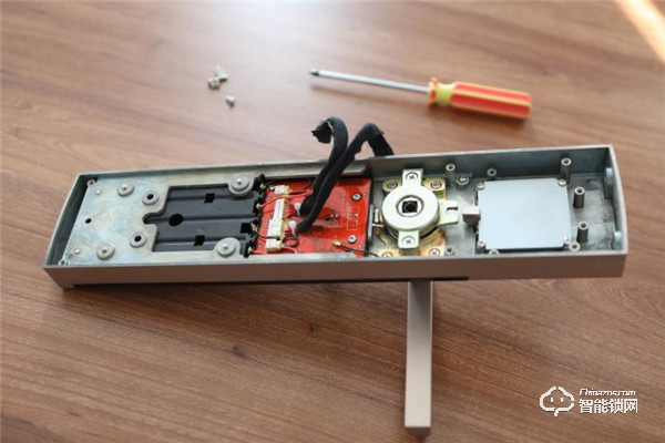 青稞智能鎖T7拆機評測，售價2999除了屏幕還有華為智卡認證！