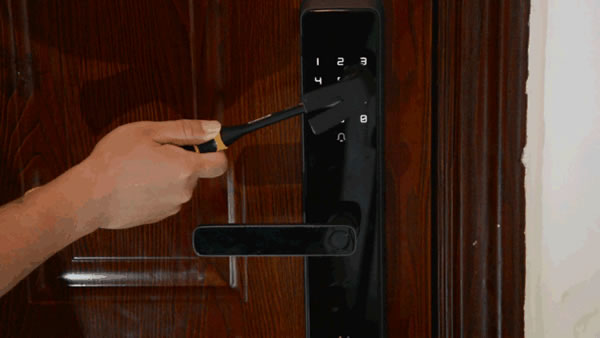 用防彈玻璃做面板，到底有多堅固，創米小白智能門鎖G1親測