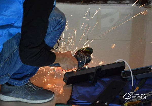 用防彈玻璃做面板，到底有多堅固，創米小白智能門鎖G1親測