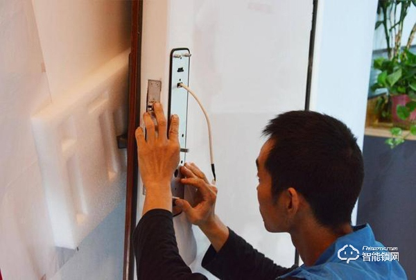 用防彈玻璃做面板,到底有多堅固,創米小白智能門鎖G1親測 用防彈玻璃做面板,到底有多堅固,創米小白智能門鎖G1親測