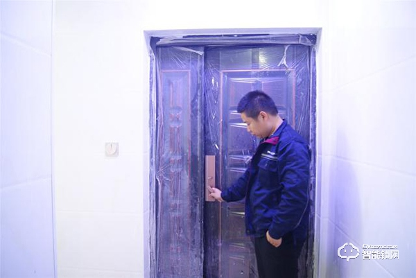 德施曼指紋鎖怎么樣？阿里云智能鎖、小嘀T7、小嘀指紋鎖V5測評