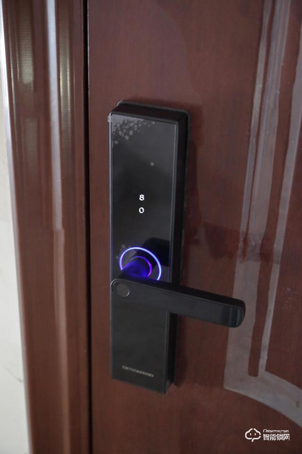 指紋鎖什么品牌好？德施曼、鹿客、派瑞軍工裝甲智能鎖試用測評