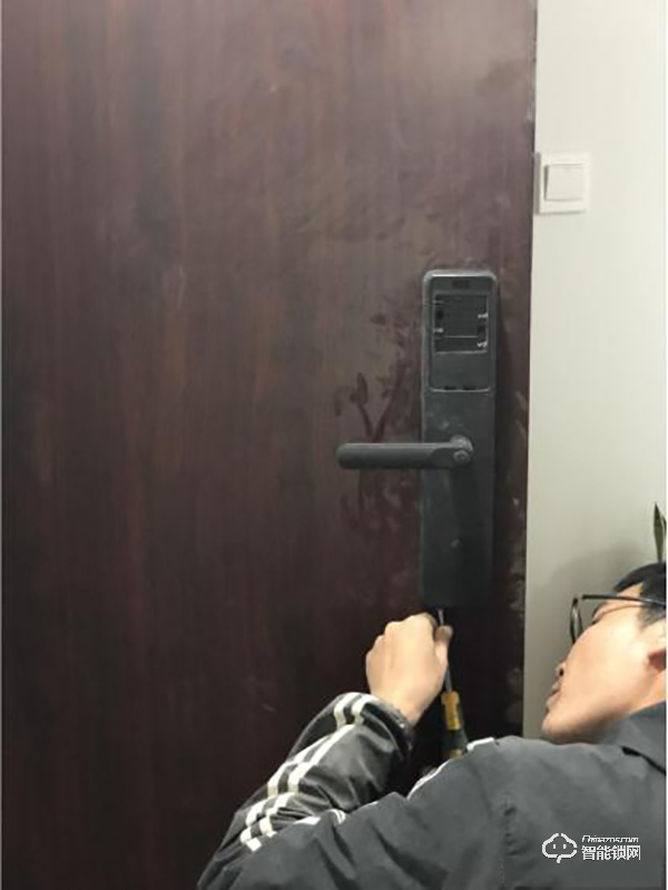 智能門鎖小米有品定制版測評：簡約而不簡單！是家的安全官！