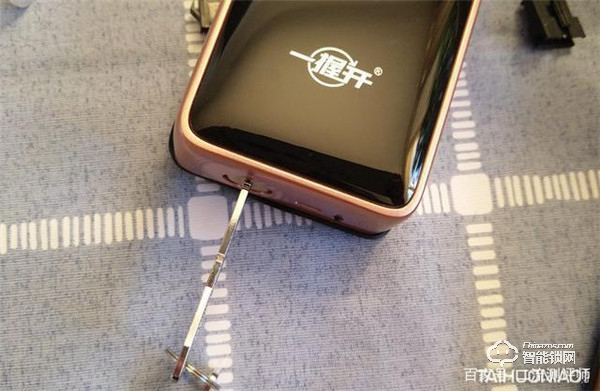 誰(shuí)說(shuō)老房子舊防盜門不能用指紋鎖？金指碼SK1指紋鎖來(lái)幫忙