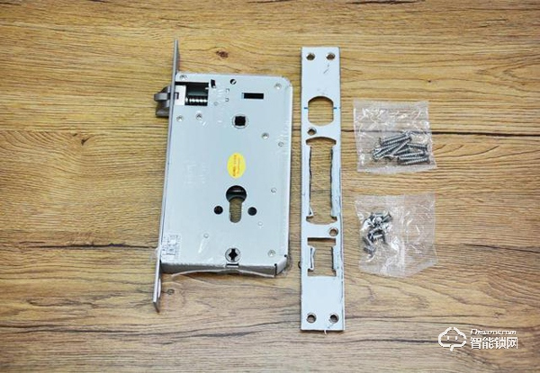 夠安全，買得起，售價(jià)僅幾百元的小益E206T智能鎖測評