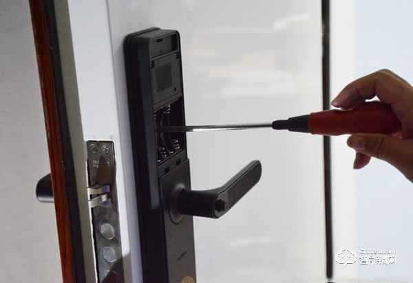 夠安全，買得起，售價(jià)僅幾百元的小益E206T智能鎖測評