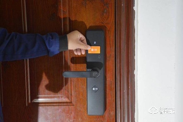 夠安全，買得起，售價(jià)僅幾百元的小益E206T智能鎖測評