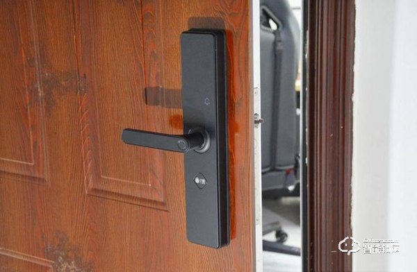 夠安全，買得起，售價(jià)僅幾百元的小益E206T智能鎖測評