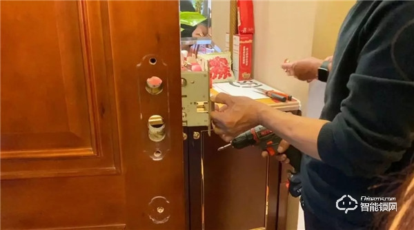 【測(cè)評(píng)】樂(lè)橙P6智能云鎖還帶攝像頭？貓眼都省了...