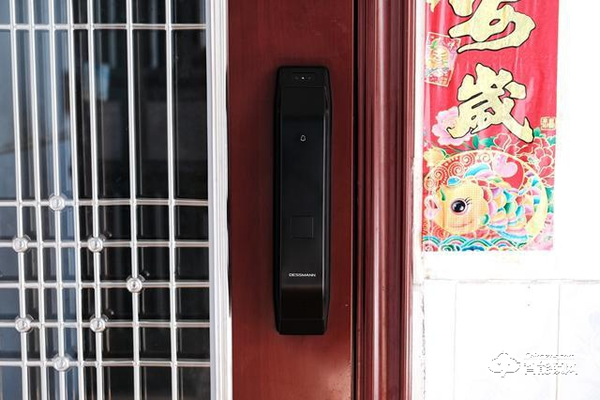 德施曼R7人臉識別智能鎖，換一個更加輕松的方式進家門