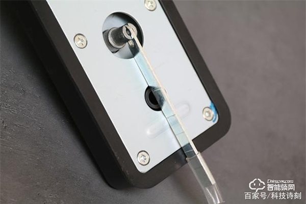 小愛同學開門，從此不帶鑰匙、性價比之王！小益E206MI智能鎖測評