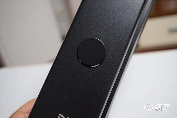 害怕半夜被開門？讓集貓眼、指紋鎖于一身的小嘀Q3M守護你的安全