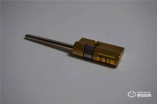 害怕半夜被開門？讓集貓眼、指紋鎖于一身的小嘀Q3M守護你的安全