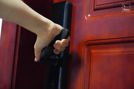 最新小米智能門鎖E體驗(yàn)：“加量不加價(jià)”