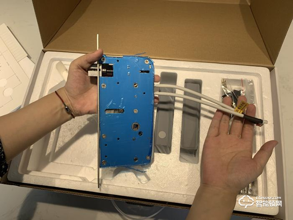 華為系史上性價比最高智能鎖，VOC指紋鎖x8初體驗測評