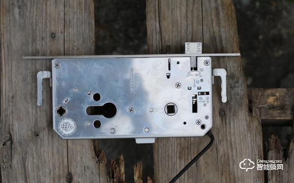 C級鎖芯+5D安全防護技術，TCL智能鎖安全杠桿滴