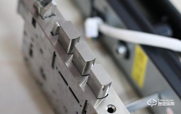 C級鎖芯+5D安全防護技術，TCL智能鎖安全杠桿滴