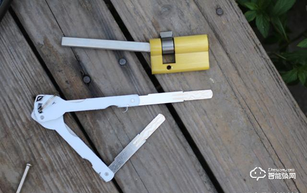 C級鎖芯+5D安全防護技術，TCL智能鎖安全杠桿滴