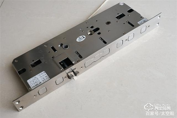 德施曼V8智能門鎖，以專業(yè)之名去守護我的家門