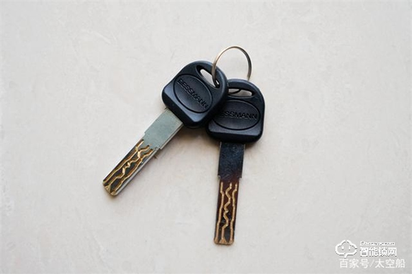 德施曼V8智能門鎖，以專業(yè)之名去守護我的家門